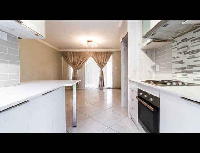 2 BEDROOM TOWNHOUSE FOR SALE IN ELANDSPARK